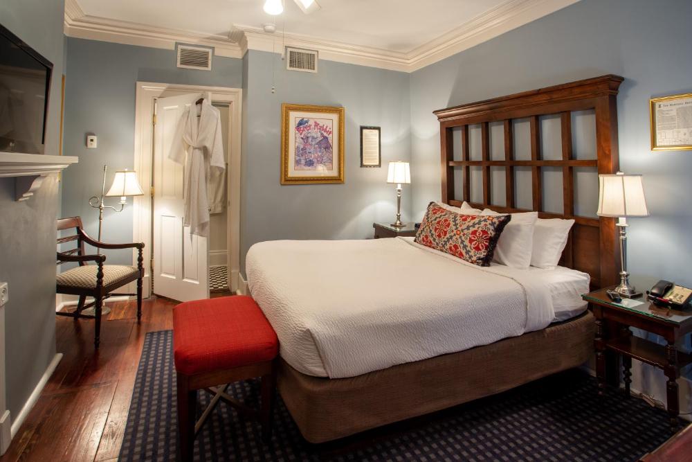 Classic Queen Room interior